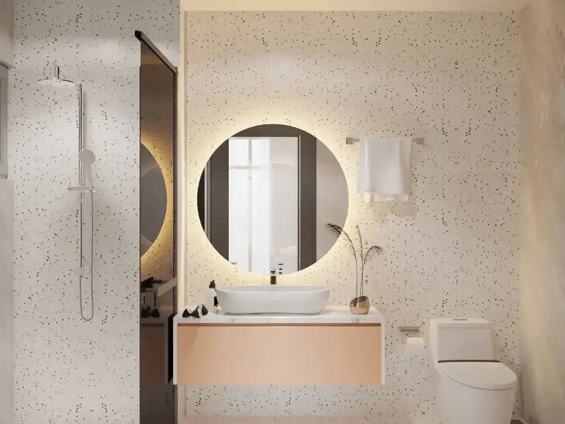 WC con gái – terrazzo hồng nhạt tươi tắn, gương tròn LED viền hồng, bàn lavabo tone hồng phấn đồng bộ, vòi sen kính